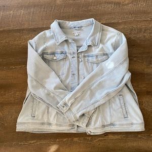 Ava & Viv | Women’s Plus Size Button-Down Jean Jacket | Light Wash